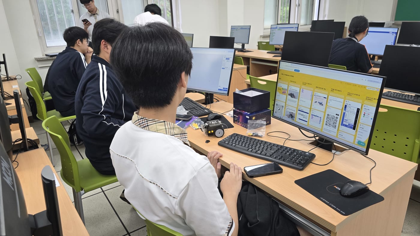 본격적인 화성 탐사 실습을 준비하는 모습