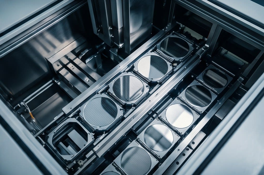 Precisely aligned semiconductor wafers