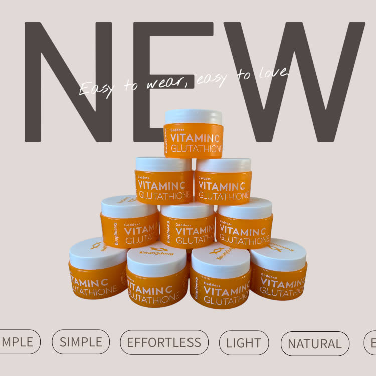 배경에 대형 'NEW' 텍스트와 함께 제품의 가볍고 자연스러운 특징을 설명하는 태그(SIMPLE, EFFORTLESS, LIGHT, NATURAL)가 포함된 홍보용 그래픽 이미지입니다. 제품의 세련된 디자인과 데일리 브라이트닝 효과를 시각화했습니다.