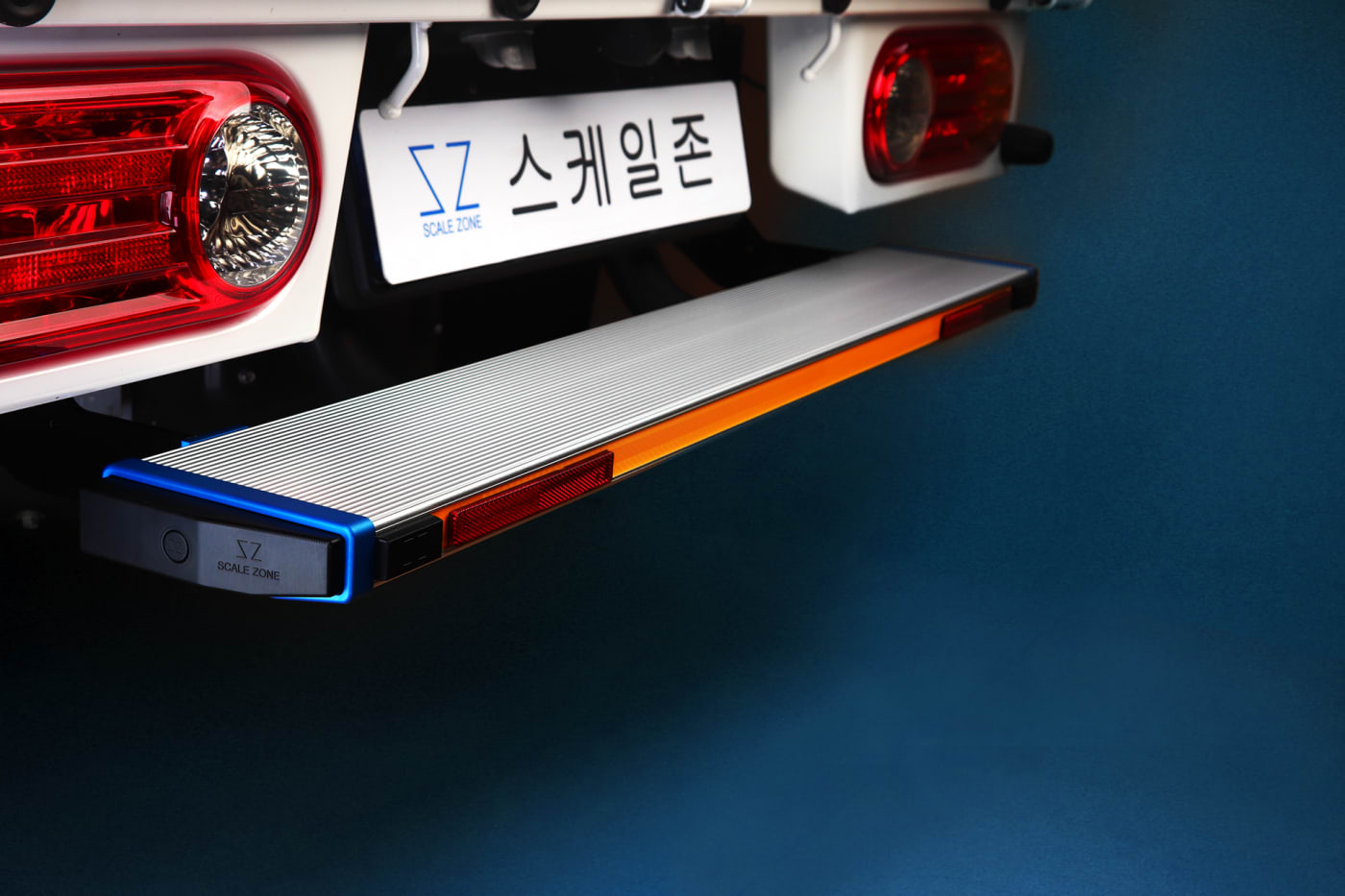 스케일존 리어 와이드스탭의 세련된 측면 상세 컷