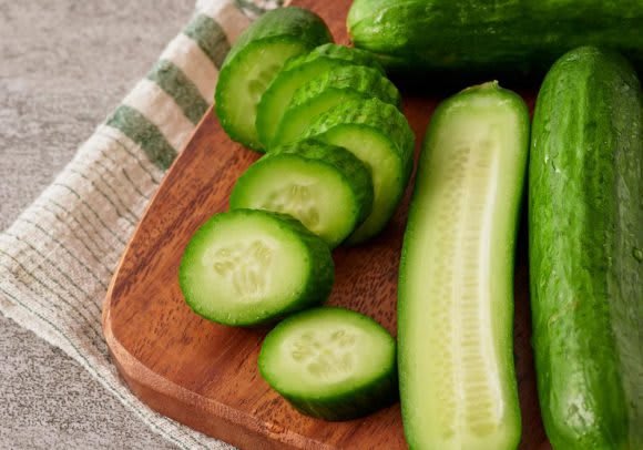 밥보다 오이 먼저 먹고 마스크팩 사용…50대 여성의 피부, 체중에 변화가?