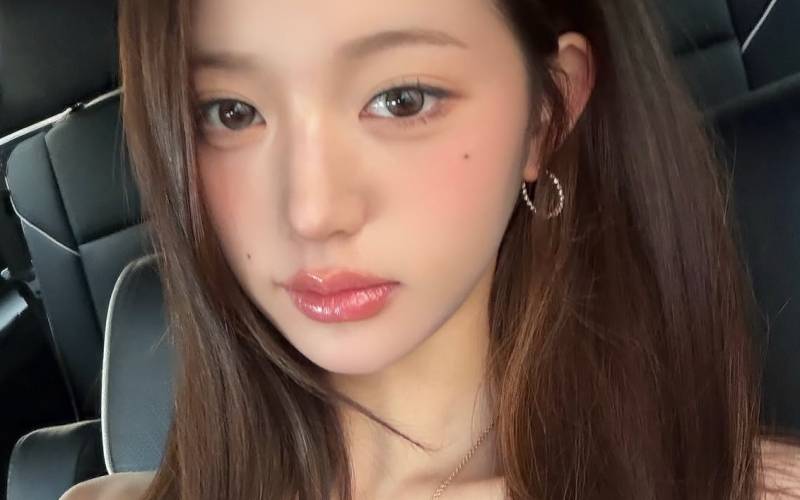 Moist lips that look like you just ate a donut, this is how celebrities apply it - cosmopolitan.co.kr