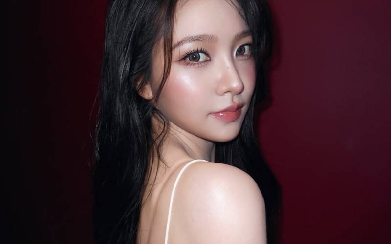 If you have only applied summer highlighter to your face, do not forget your body - ELLE KOREA