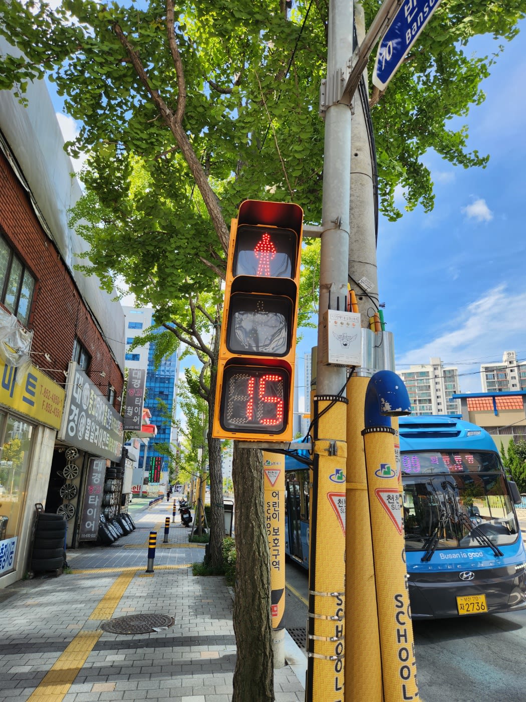 적색 대기 시간 수치 15초를 보여주는 적색잔여표시기