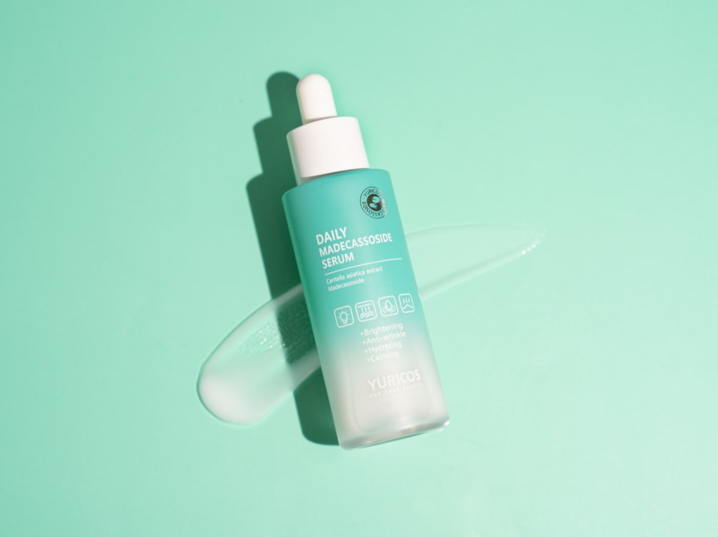 Serum texture highlighting a brightening function
