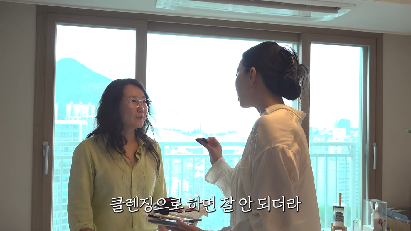 이렇게 쓰면 평생 사용 가능! 브러시, 퍼프 관리법 - allure Korea