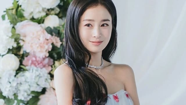'Icon of Korean Beauty' Kim Tae-hee and the secrets to maintaining a perfect figure and skin.