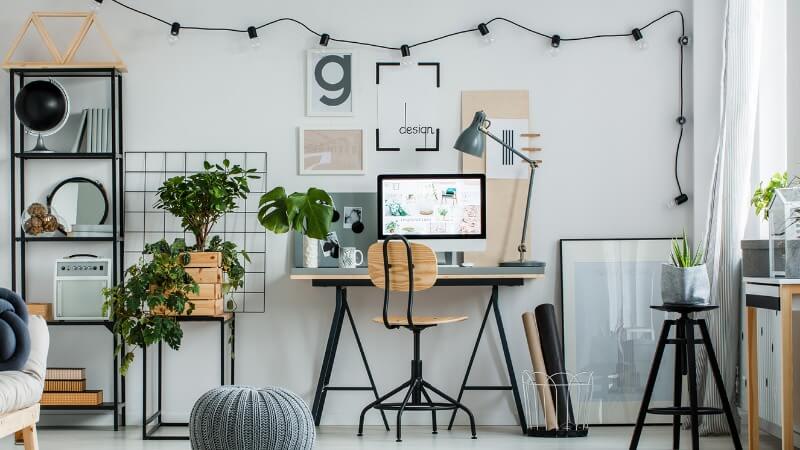 sala com decoração criativa e plantas