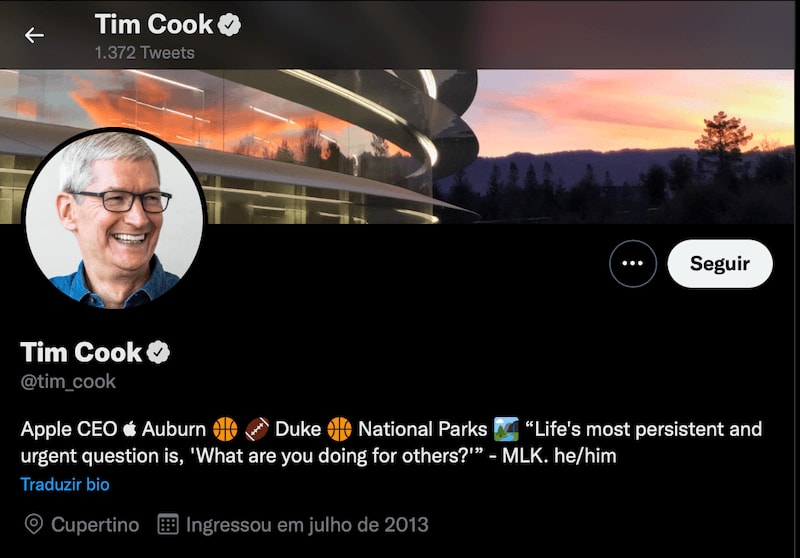 Tim Cook's Twitter bio