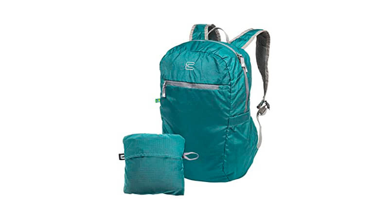 imagem de uma mochila de camping Trip Curtlo dobrável na cor verde água