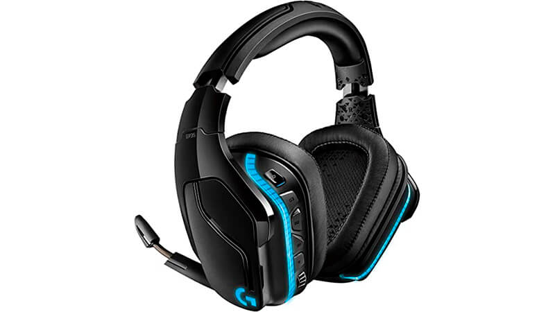 imagem de um headset Logitech G935 sem fio e na cor preta com iluminação RGB