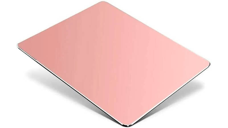 imagem de um mouse pad de alumínio na cor rosa