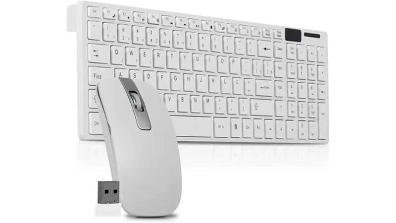 imagem que mostra um teclado e mouse sem fio da Exbom na cor branca