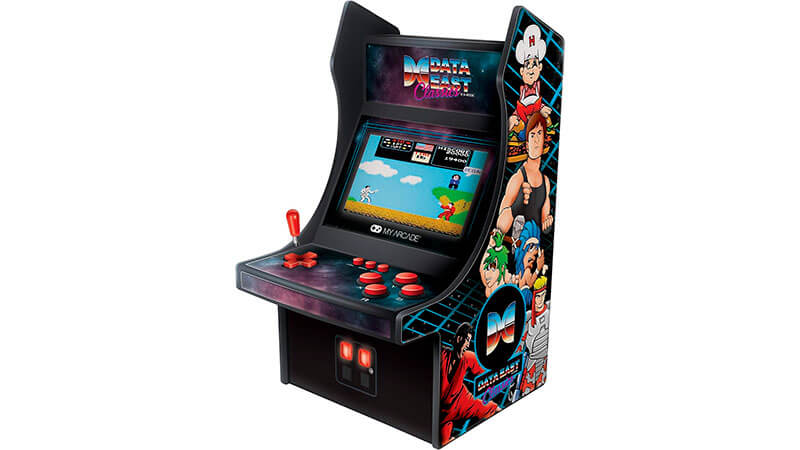 imagem de um fliperama portátil My Arcade Data East Hits com design de jogos retrô