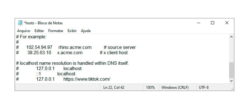 captura de tela mostrando como editar o arquivo hosts no bloco de notas para bloquear sites