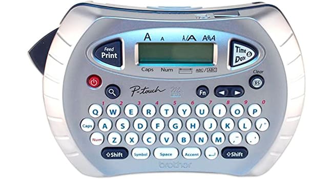 foto do rotulador eletrônico na cor cinza com teclado qwerty Brother PT70BM