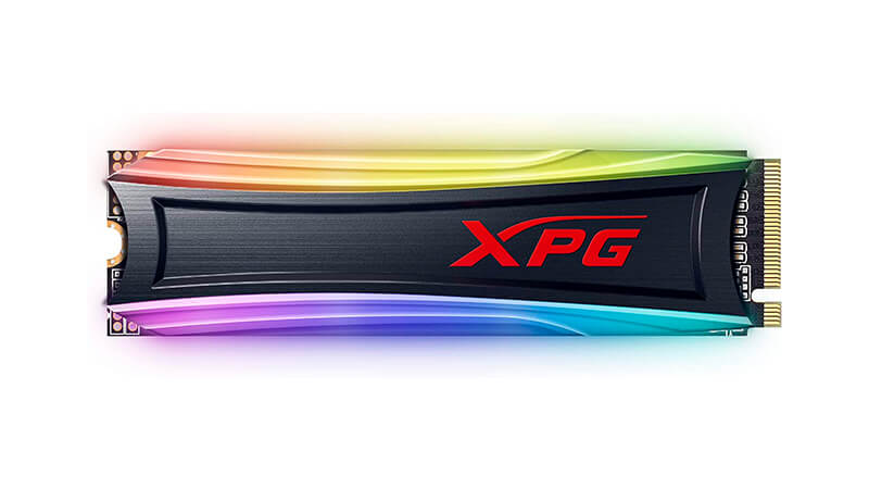 imagem de uma SSD NVMe de 1TB XPG Spectrix com dissipador na cor preta e iluminação RGB