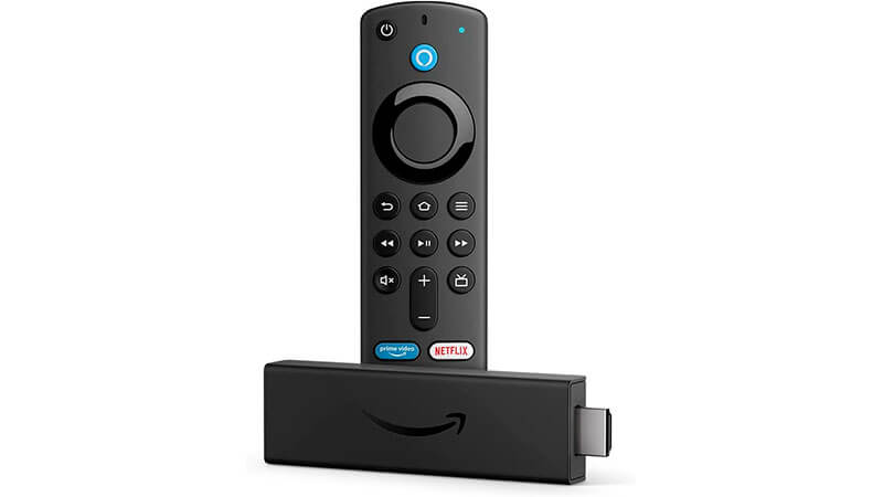 imagem de um Fire TV Stick da Amazon na frente de um controle remoto
