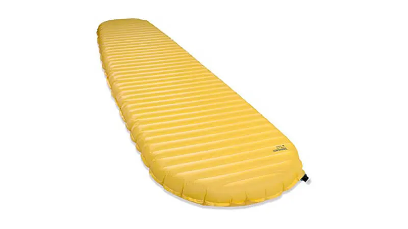 imagem de um colchão inflável Therm-a-Rest na cor amarela