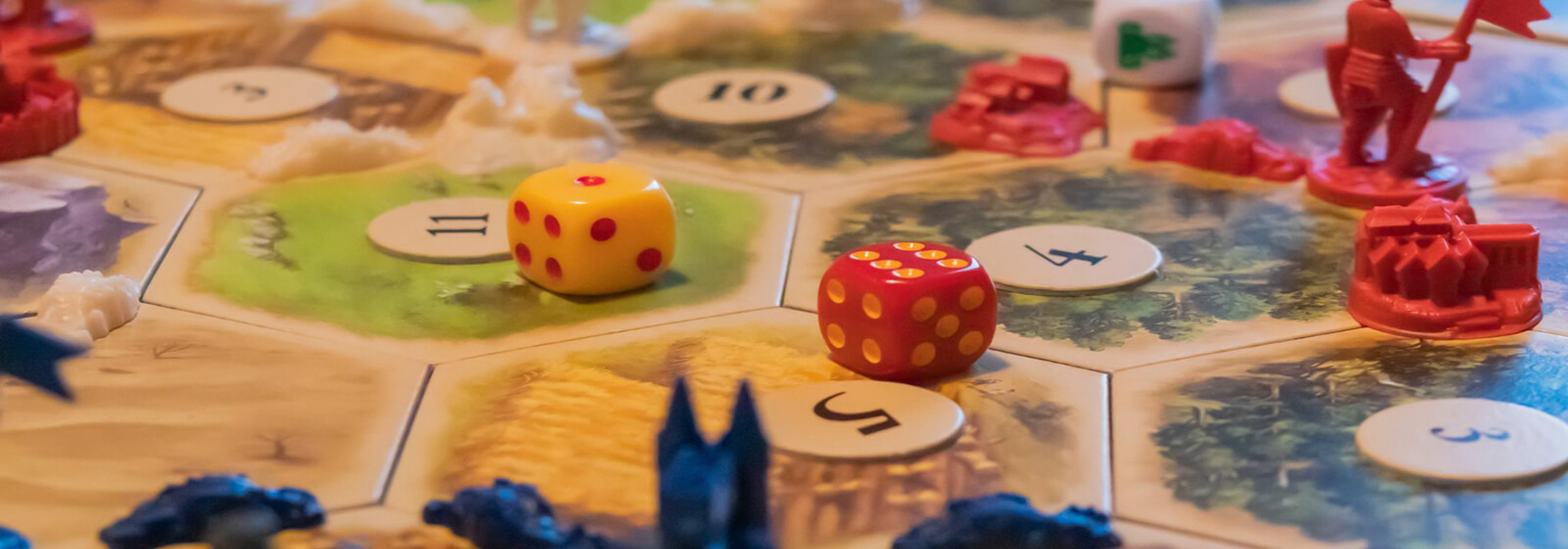 Pensamento estratégico e gestão de recursos no jogo de tabuleiro Catan