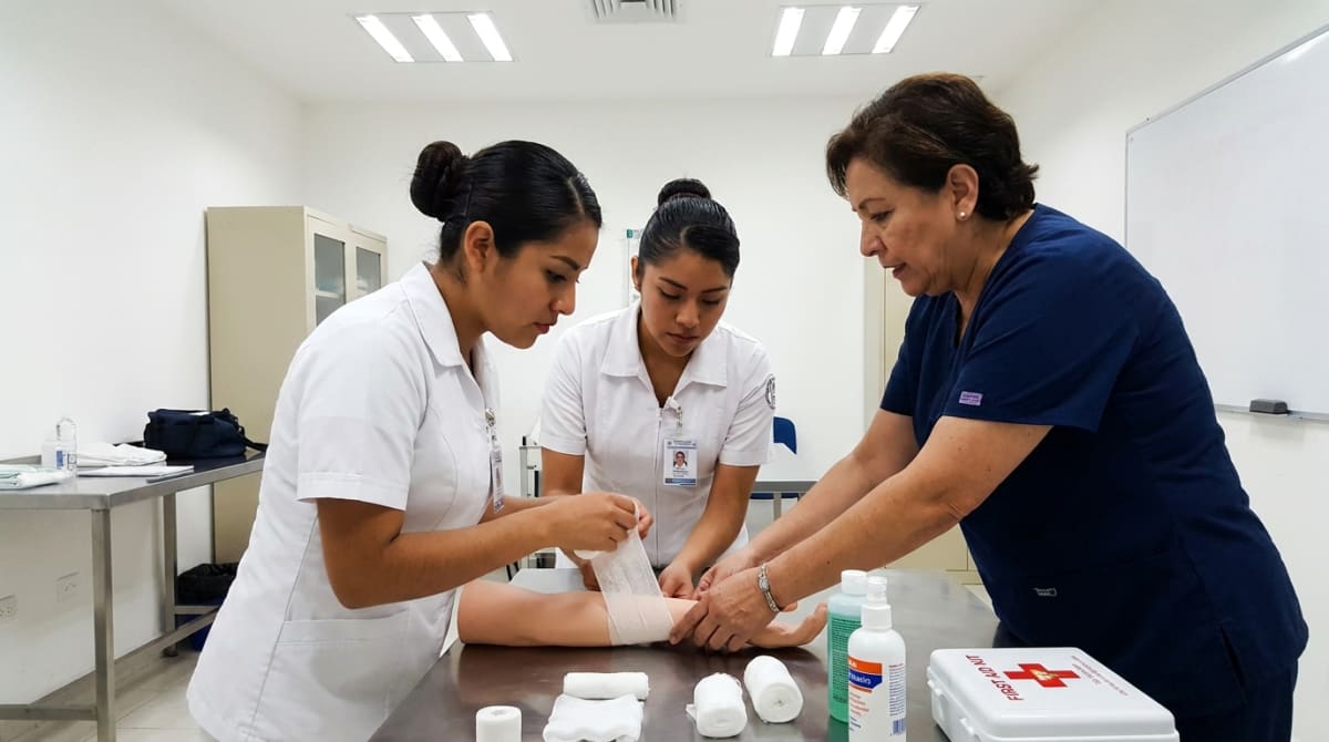 Ventajas de ser primera generación de Enfermería: por qué no es un riesgo, es una oportunidad