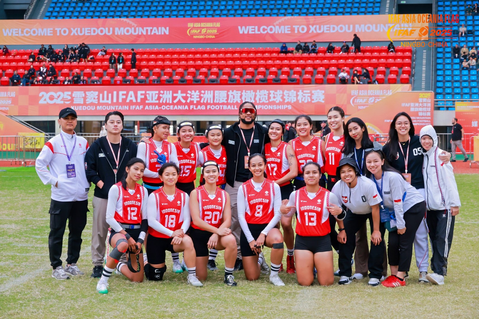 Pemain, pelatih, dan manajemen tim nasional putri di IFAF Asia-Oceania Flag Football Championships.