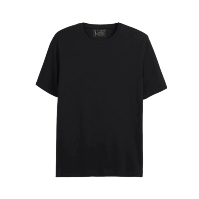Remera básica de algodón color negro.