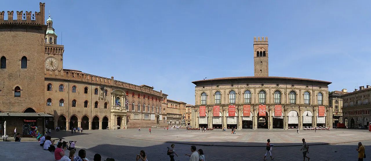 Piazza Maggiore a Bologna con la basilica di San Petronio