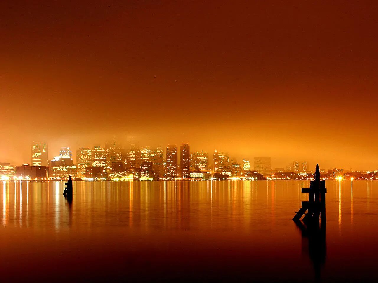 Skyline di Boston visto dal porto