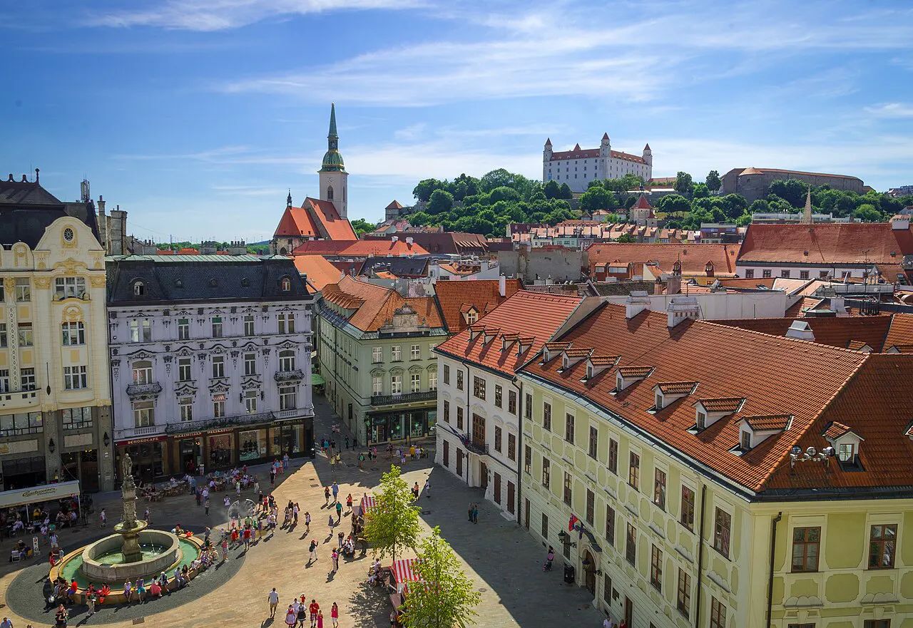Piazza storica nel centro di Bratislava