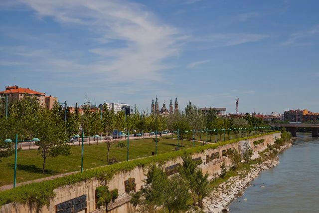 Basilica del Pilar e fiume Ebro a Saragozza