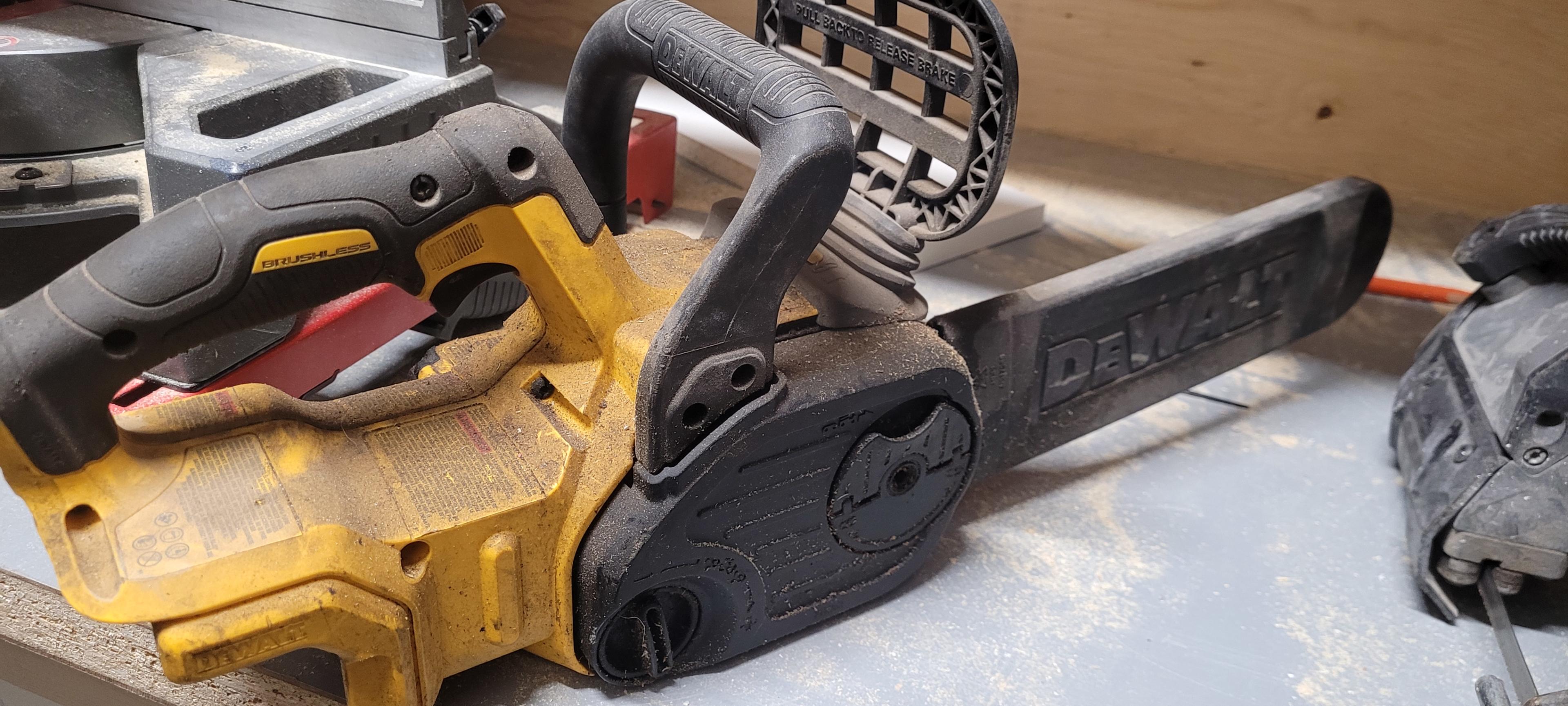 DeWalt 20V Chainsaw with 6Ah Battery for rent — toolshare
