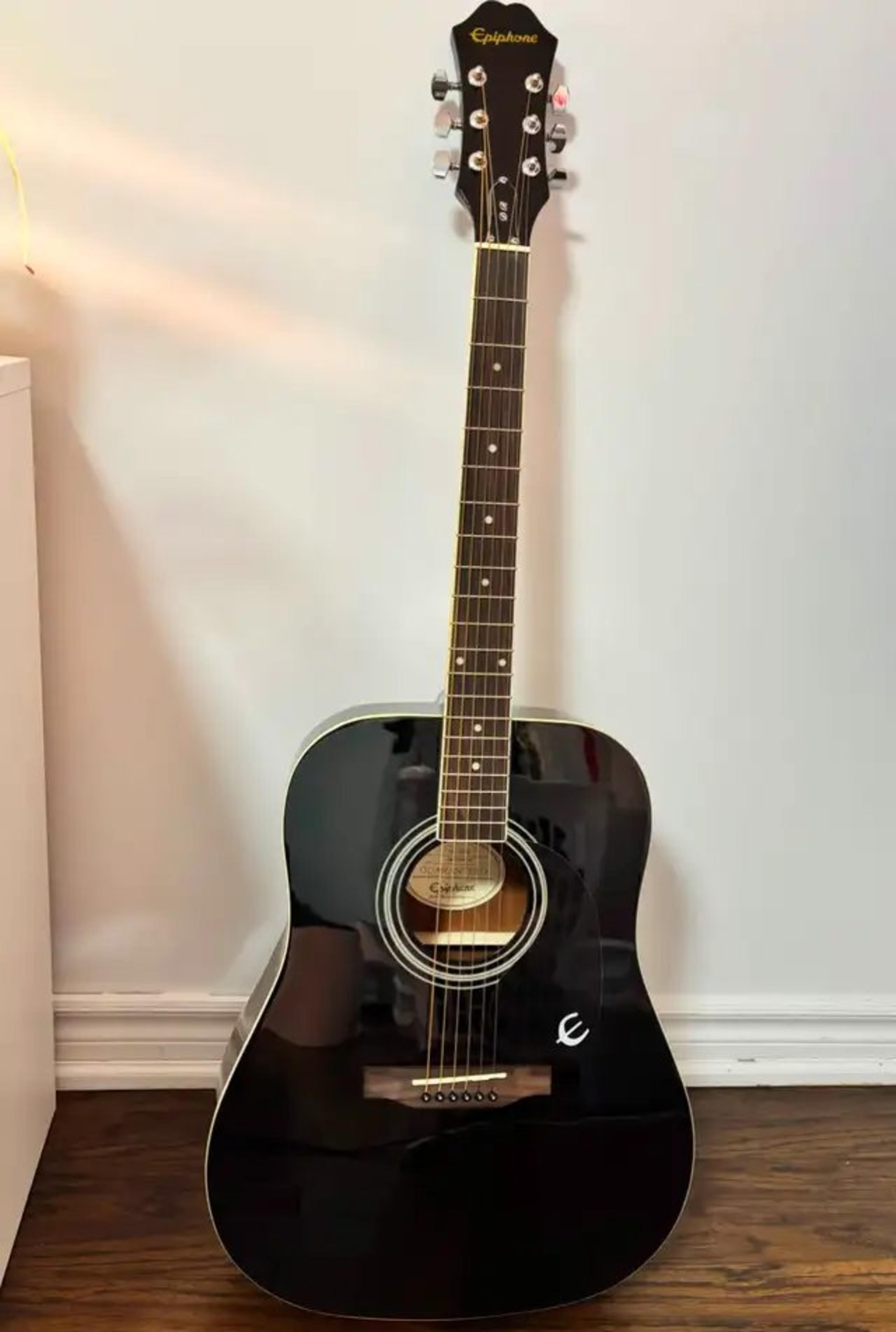 Acoustic Guitar for rent — toolshare