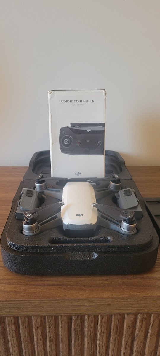 DJI Spark Drone Kit - 2 Batteries, Controller & Charger — photo 1