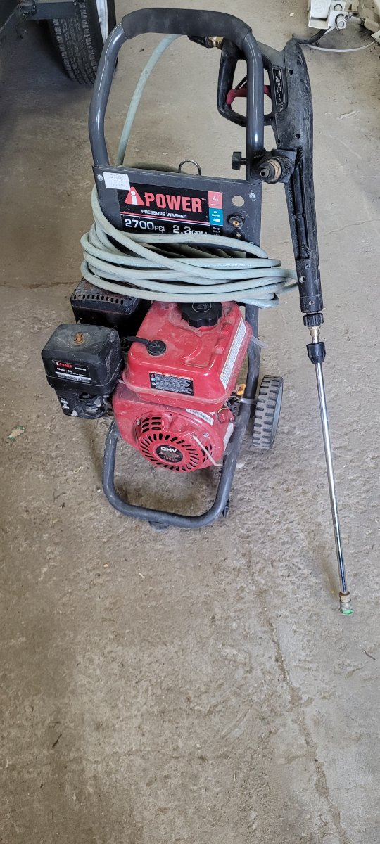 Pressure Washer 2700psi - Gas powered — photo 1