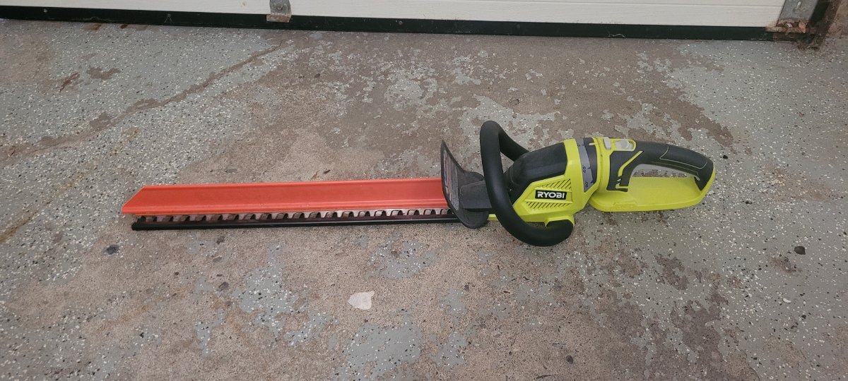 Hedge/Bush trimmer — photo 1
