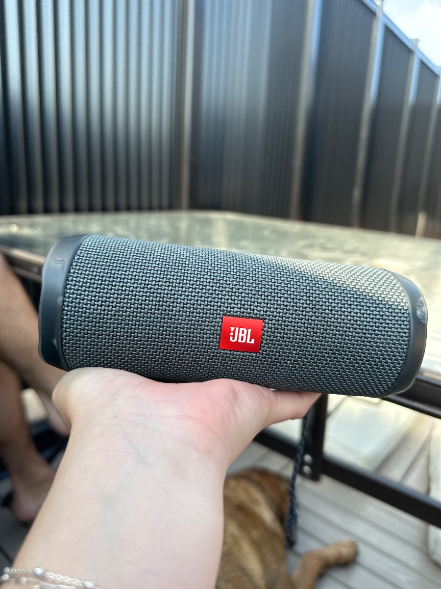JBL Bluetooth Speaker — photo 1