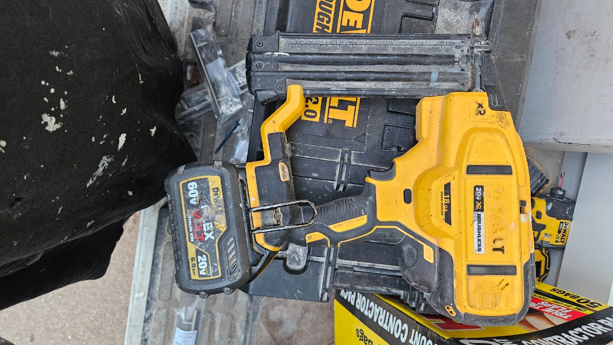 Dewalt Cordless Brad Nailer — photo 1
