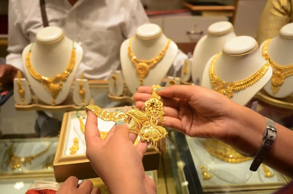 buy gold in Dubai 