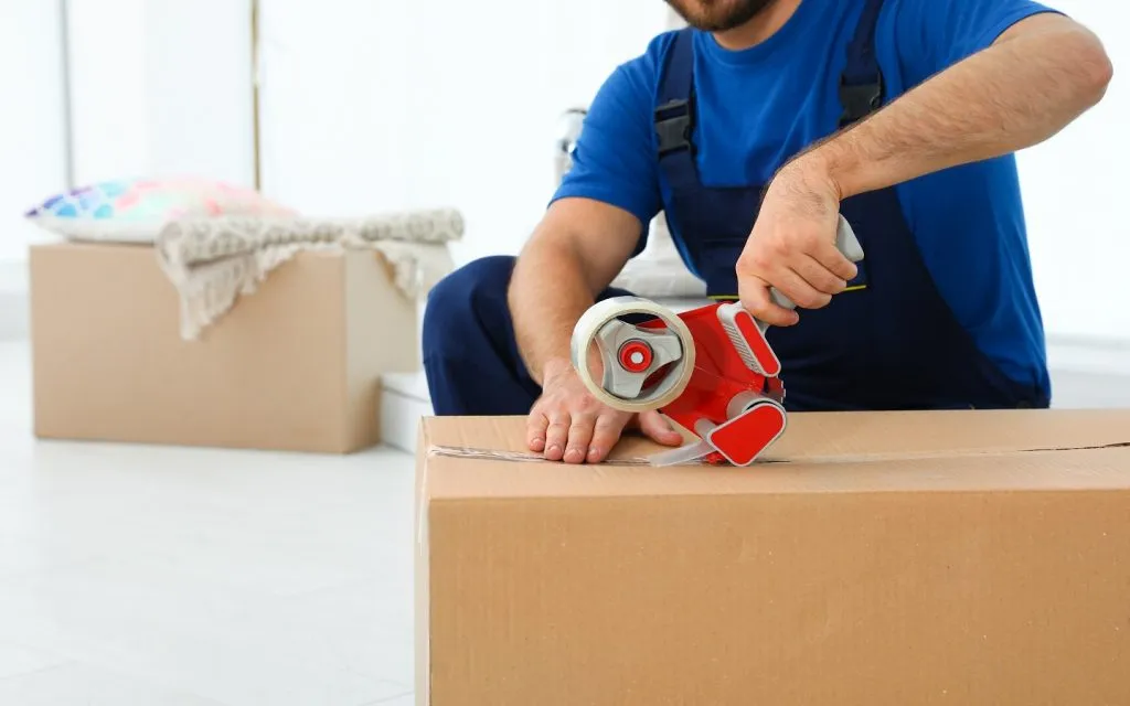 moving services in Umm Al Quwain