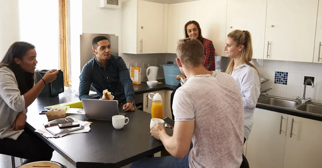 roommates in the UAE