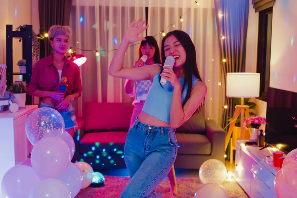 roommates in the UAE