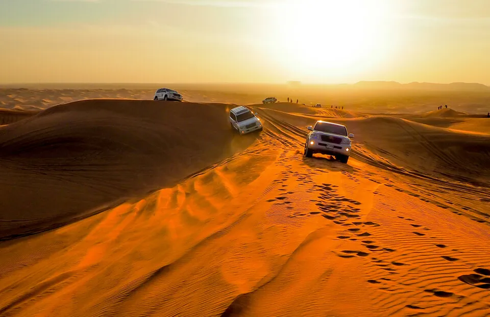 Best Desert Safari Experiences in Abu Dhabi 2025 – Ultimate Guide for Adventure Seekers
