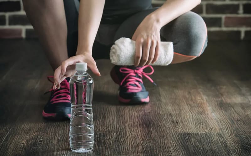 Beat the Heat: 10 Proven Ways to Stay Hydrated in the UAE Summer (2025 Guide)