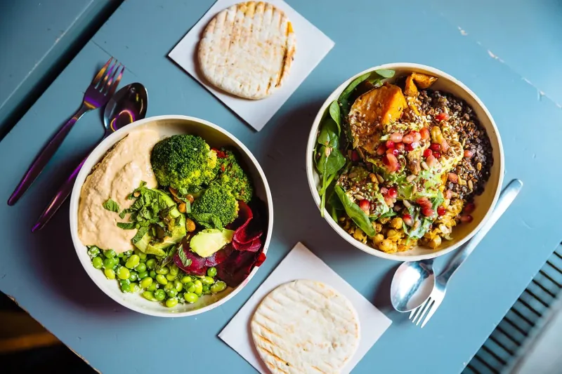 The Ultimate Guide to Vegan and Healthy Eating in the UAE – Top Spots & Tips for Wellness in 2025