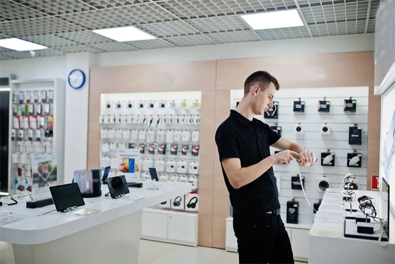 Buy Electronics in Umm Al Quwain (2025 Guide) – Top Stores, Deals & Smart Shopping Tips