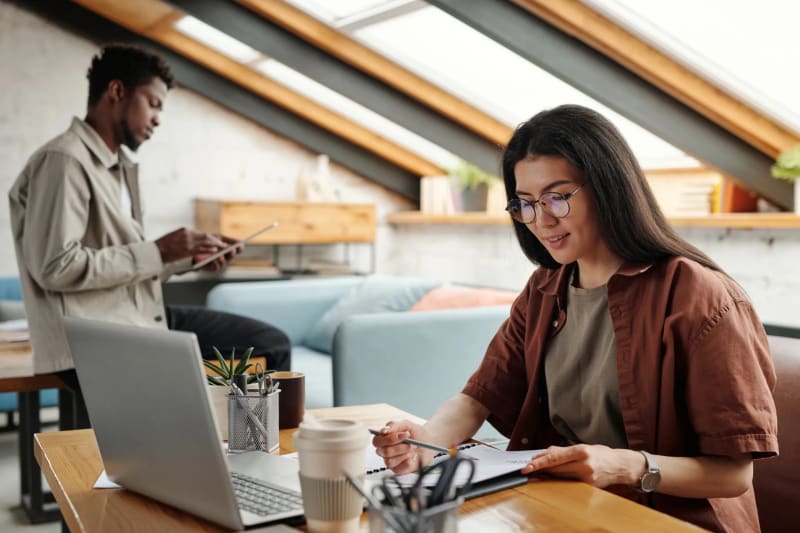 Powerful Truth Behind Why Expats Prefer Freelancers Over Agencies 2026