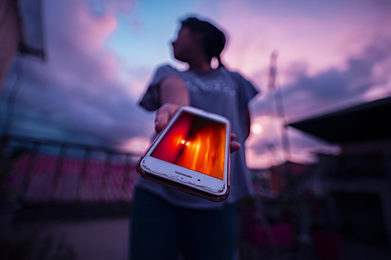Imagen relacionada con Tu Teléfono es una Máquina de Dopamina: Así la Desactivas sin Ser un Ermitaño