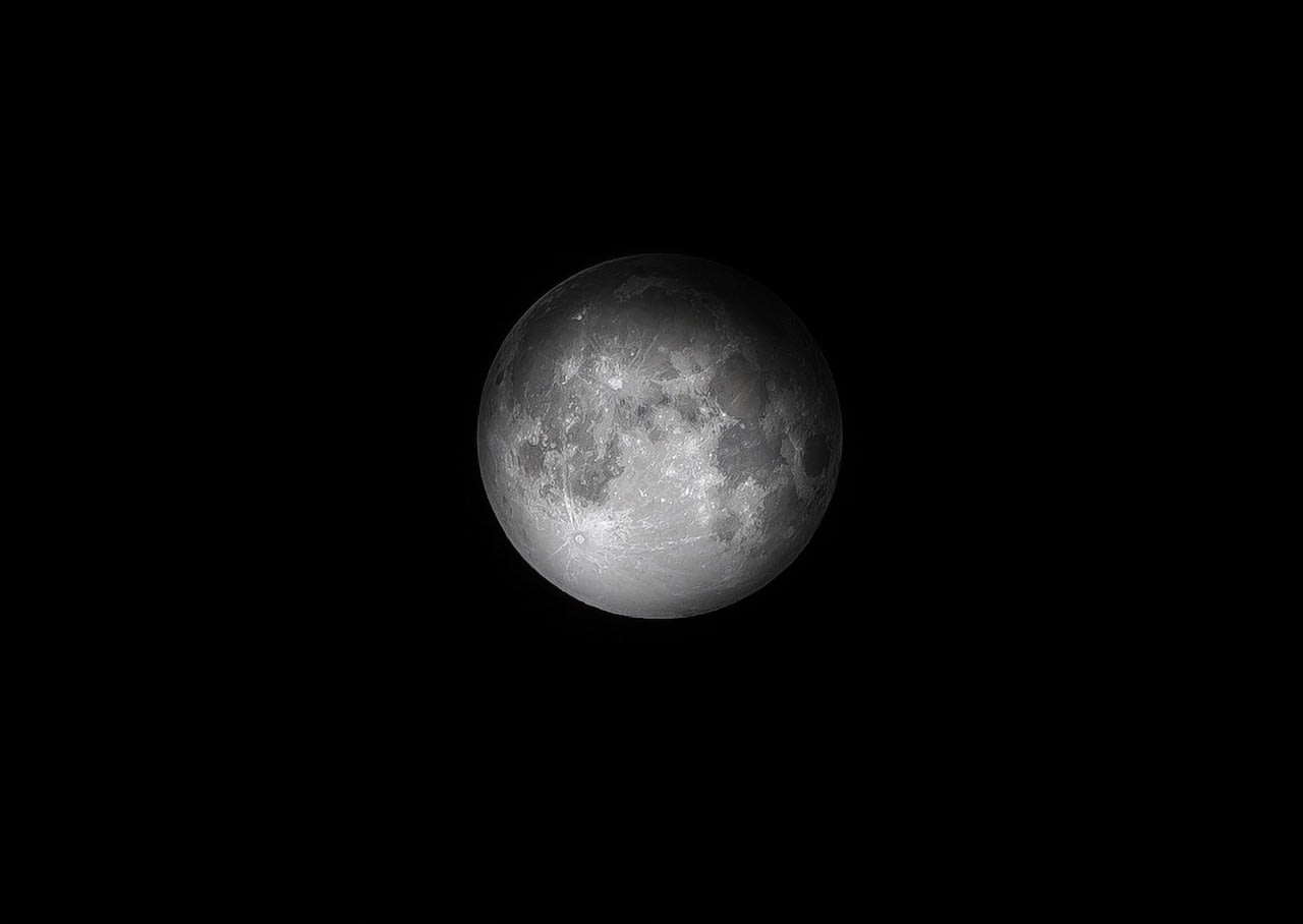 Imagen relacionada con Harvest Supermoon de Octubre 2025: el momento espiritual que no puedes dejar pasar