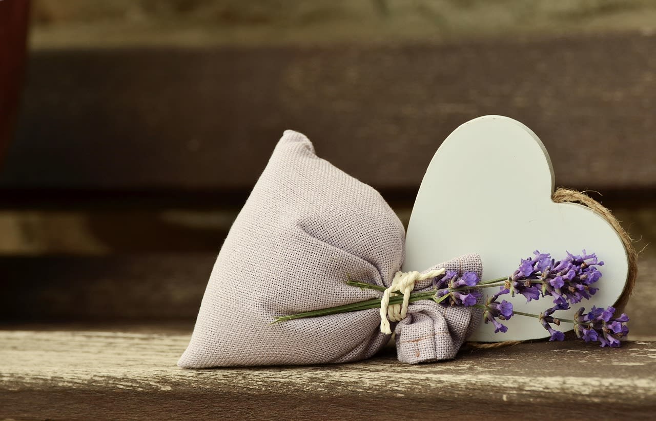 Imagen relacionada con Lavanda: Tiene propiedades antiinflamatorias y antisépticas, además de ser relajante